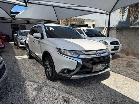 MITSUBISHI OUTLANDER 3.0 GT 4X4 V6 24V GASOLINA 4P AUTOMÁTICO